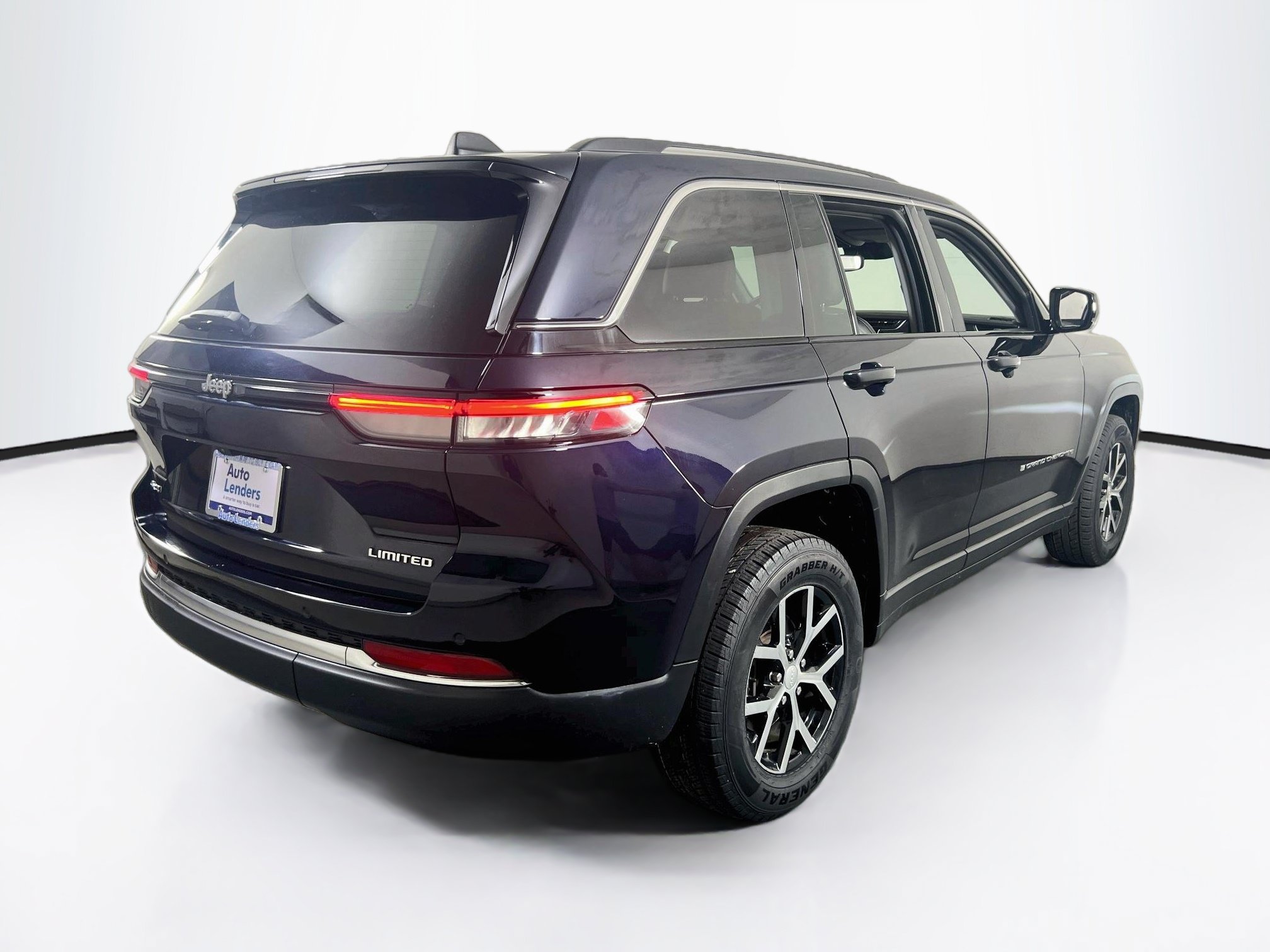 Used 2023 Jeep Grand Cherokee Limited AWD/4WD image 5
