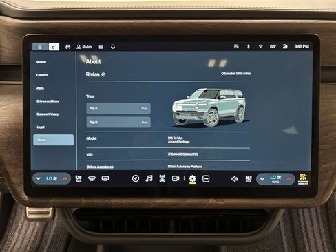 Used 2025 Rivian R1S Premium image 29