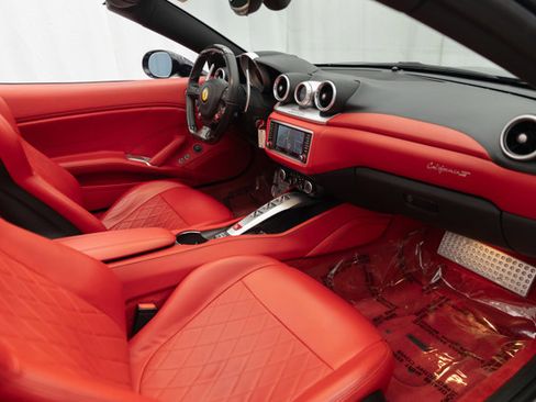 Used 2016 Ferrari California T image 77
