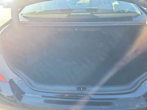 Used 2016 Toyota Camry LE image 28