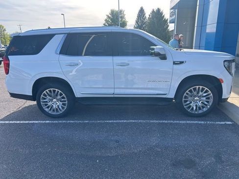 Used 2023 GMC Yukon Denali AWD/4WD image 3