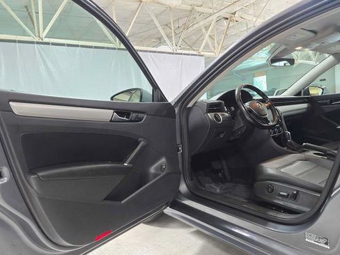Used 2020 Volkswagen Passat 2.0T SE FWD image 19