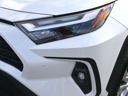 Used 2023 Toyota RAV4 XLE Premium image 12