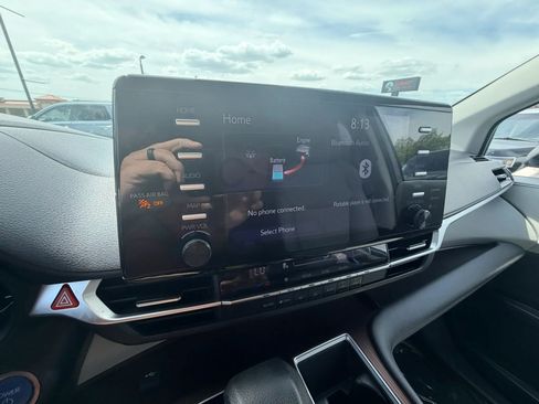 Used 2021 Toyota Sienna LE image 17