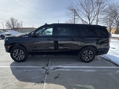 Used 2024 Chevrolet Suburban Z71 w/ Luxury Package image 2