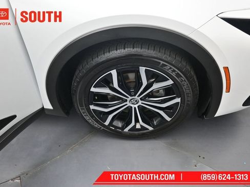 Used 2024 Toyota Crown AWD/4WD image 35