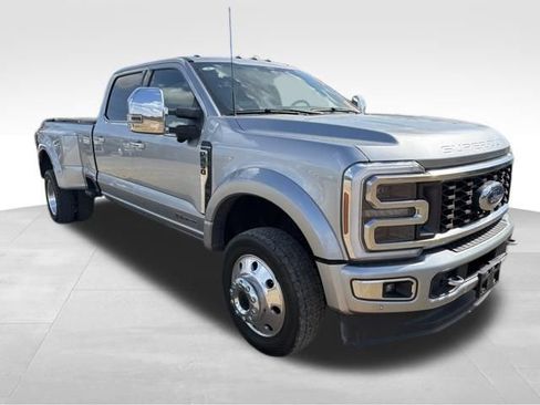 Used 2024 Ford F450 Platinum w/ FX4 Off-Road Package image 2