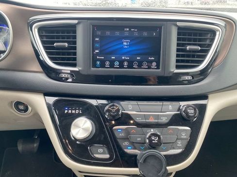 Used 2021 Chrysler Voyager Lxi FWD image 20
