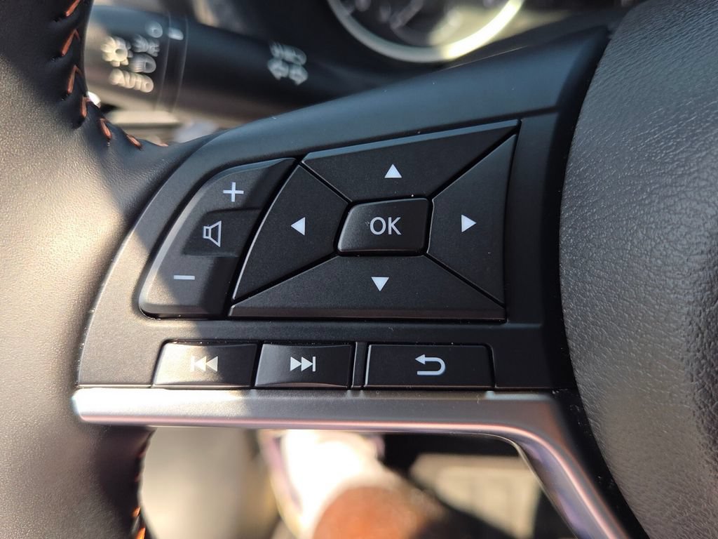 Certified 2025 Nissan Sentra SR FWD image 23