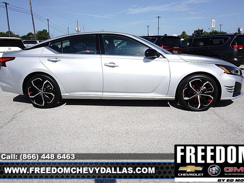 Used 2023 Nissan Altima 2.5 SR FWD image 38