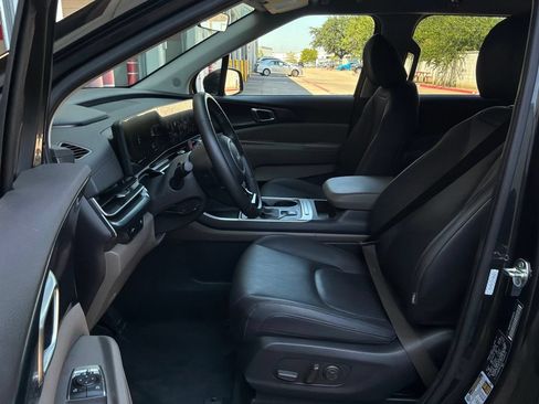 Used 2026 Kia Carnival FWD image 10