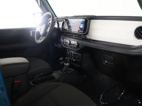 Used 2024 Jeep Wrangler Unlimited Sahara AWD/4WD image 26