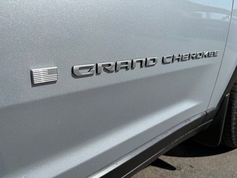 New 2025 Jeep Grand Cherokee L Limited w/ Trailer Tow Package image 9
