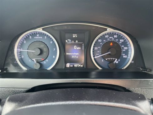 Used 2017 Toyota Camry LE image 17