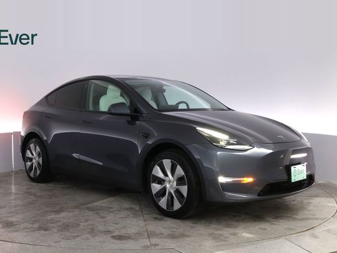 Used 2023 Tesla Model Y Long Range AWD/4WD image 13