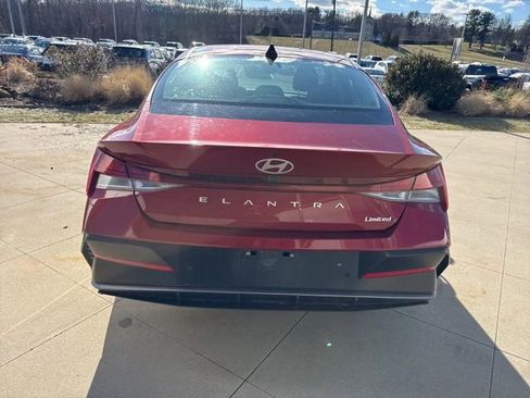 Used 2024 Hyundai Elantra Limited image 6