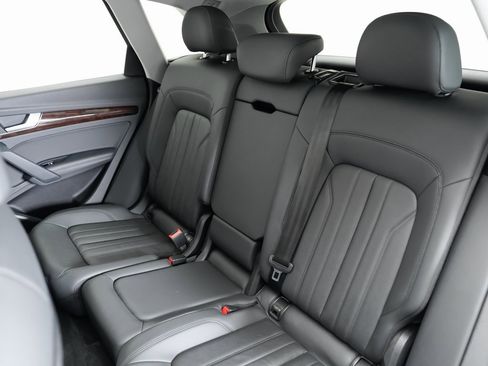 Used 2020 Audi Q5 e Premium Plus image 25