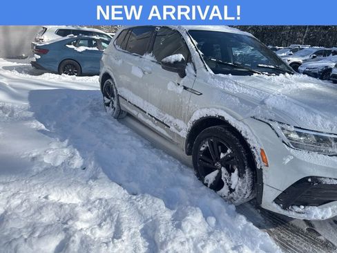 Used 2023 Volkswagen Tiguan SE R-Line image 5
