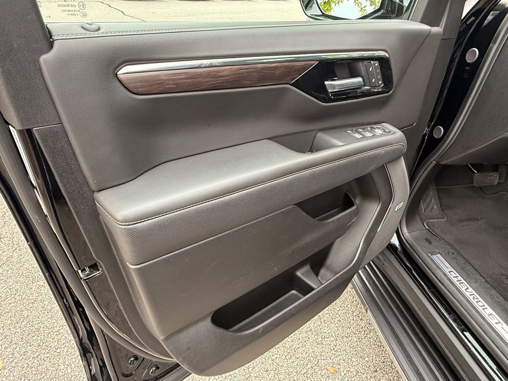 Used 2026 Chevrolet Suburban Premier AWD/4WD image 15