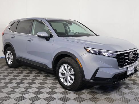 Used 2025 Honda CR-V LX image 3