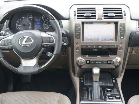 Used 2021 Lexus GX 460 Luxury w/ Off Road Package AWD/4WD image 26