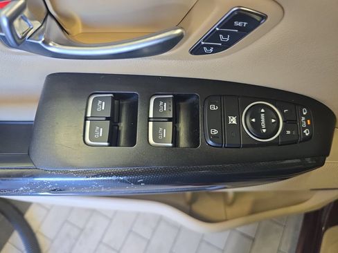 Used 2015 Kia Sedona SX FWD image 30