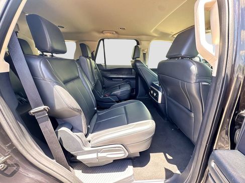 Used 2024 Ford Expedition XLT AWD/4WD image 29