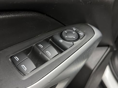 Used 2024 Chevrolet Trax LS w/ LS Convenience Package FWD image 11