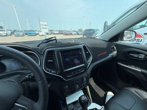 Used 2021 Jeep Cherokee Latitude Lux w/ Comfort/Convenience Group AWD/4WD image 13