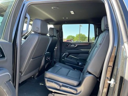 Used 2025 GMC Yukon XL Denali AWD/4WD image 14