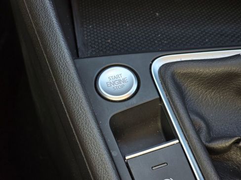 Used 2024 Volkswagen Jetta SE image 33