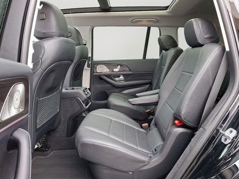Used 2023 Mercedes-Benz GLS 450 4MATIC image 10