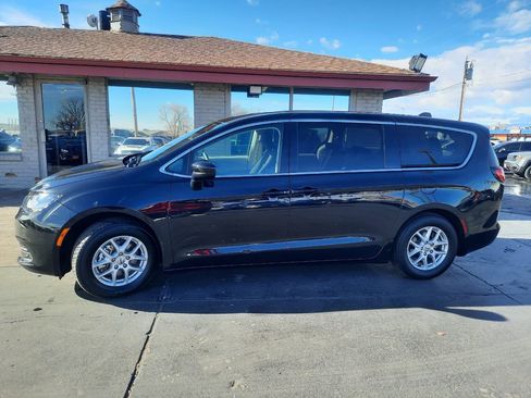 Used 2023 Chrysler Voyager LX image 2