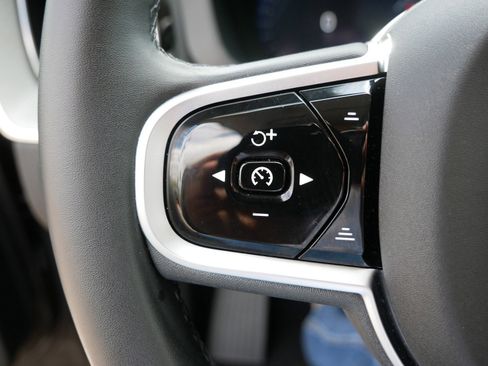 Certified 2025 Volvo XC60 B5 Plus AWD/4WD image 28
