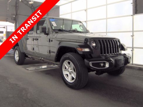 Used 2023 Jeep Gladiator Sport AWD/4WD image 5