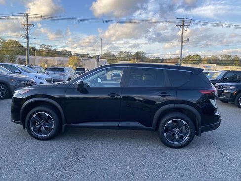 Used 2024 Nissan Rogue SV image 9