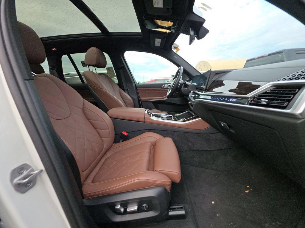Used 2026 BMW X5 xDrive40i w/ Premium Package AWD/4WD image 7