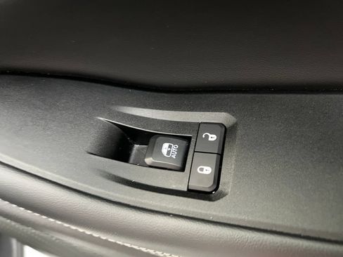 Used 2025 Jeep Grand Cherokee Altitude AWD/4WD image 31