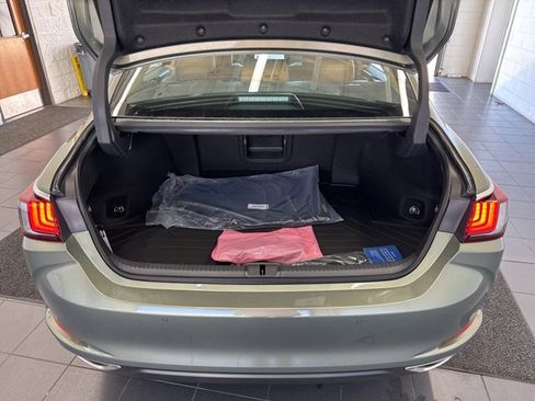 New 2025 Lexus ES 350 w/ Premium Package image 9