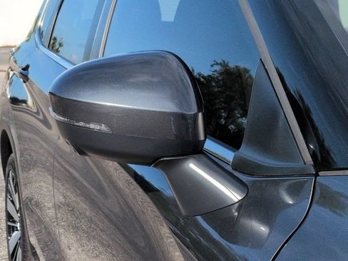 Used 2025 Mitsubishi Outlander SE FWD image 11