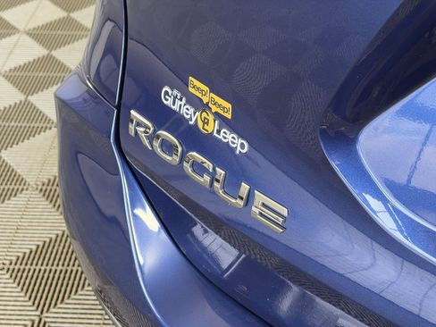 Used 2018 Nissan Rogue S image 16