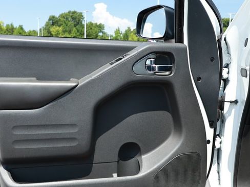 Used 2019 Nissan Frontier Desert Runner RWD image 19