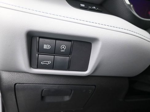 Used 2023 Toyota Highlander XLE image 26