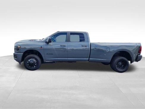 Used 2024 Toyota Tacoma SR AWD/4WD image 4