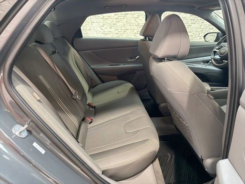 Used 2025 Hyundai Elantra SEL FWD image 12