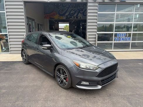 Used 2016 Ford Focus ST FWD image 4