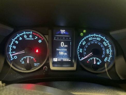 Used 2022 Toyota Tacoma TRD Off-Road w/ TRD Premium Off Road Package image 9