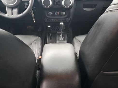 Used 2014 Jeep Wrangler Unlimited Sahara w/ Connectivity Group image 22