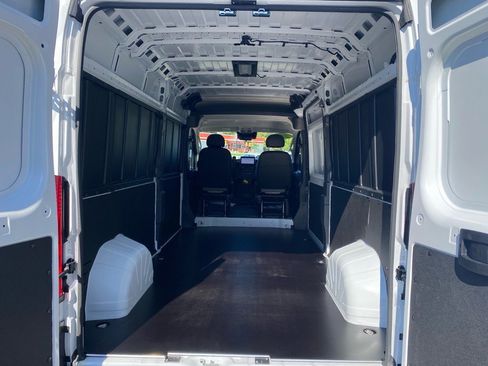 Used 2025 RAM ProMaster 2500 w/ Premium Convenience Group FWD image 32