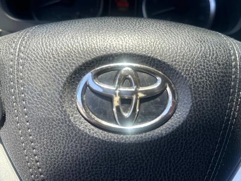 Used 2018 Toyota Highlander LE V6 FWD (Natl) image 11